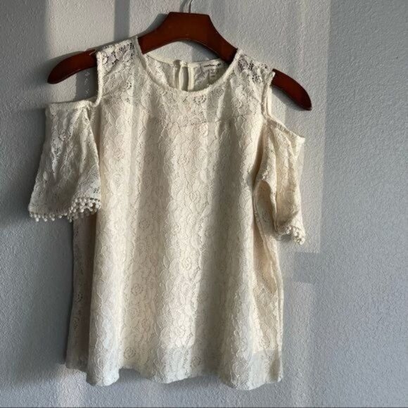 Monteau Girls Ivory All Over Lace Cold Shoulder Short Sleeve Top Size XL (14) - Picture 4 of 6
